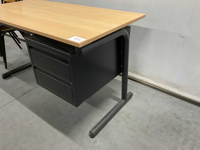 Ahrend - bureautafel - afbeelding 2 van  3