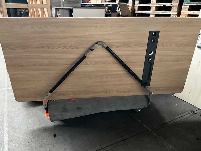 Ahrend - tafelblad v.v. stroomvoorzieningen 240x120cm - afbeelding 1 van  3