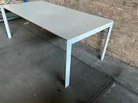 Ahrend - vergadertafel v.v. stroomvoorzieningen en draadloos opladen 200x100x75cm - afbeelding 2 van  7