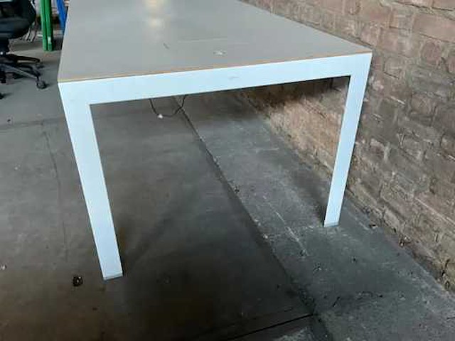 Ahrend - vergadertafel v.v. stroomvoorzieningen en draadloos opladen 200x100x75cm - afbeelding 3 van  7