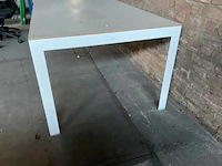 Ahrend - vergadertafel v.v. stroomvoorzieningen en draadloos opladen 200x100x75cm - afbeelding 3 van  7