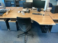 Ahrend buik bureau 180x120cm (2x)