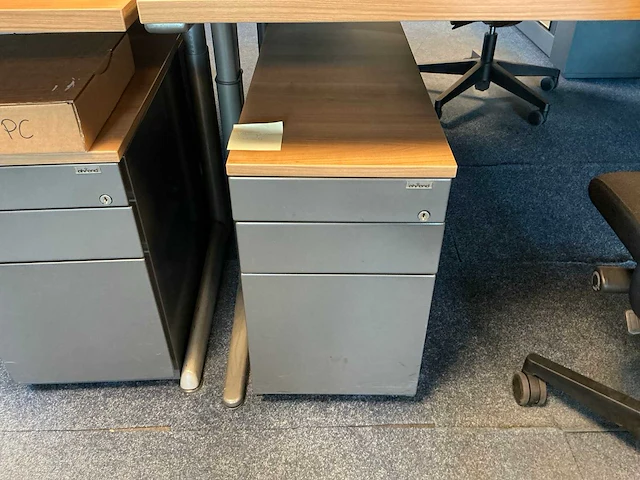 Ahrend buik bureau 180x120cm (2x) - afbeelding 2 van  9