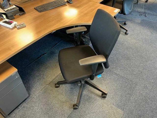 Ahrend buik bureau 180x120cm (2x) - afbeelding 3 van  9