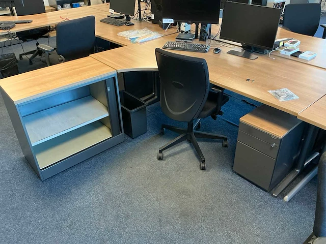 Ahrend buik bureau 180x120cm (2x) - afbeelding 4 van  9