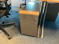 Ahrend buik bureau 180x120cm (2x) - afbeelding 8 van  9