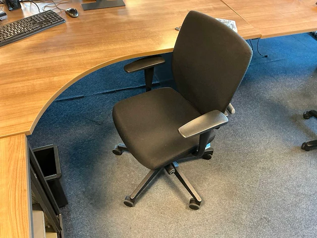 Ahrend buik bureau 180x120cm (2x) - afbeelding 9 van  9