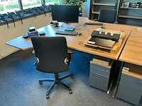 Ahrend buik bureau 180x120cm (2x)