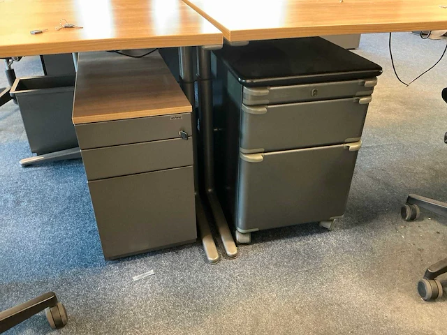 Ahrend bureau (4x) - afbeelding 6 van  11