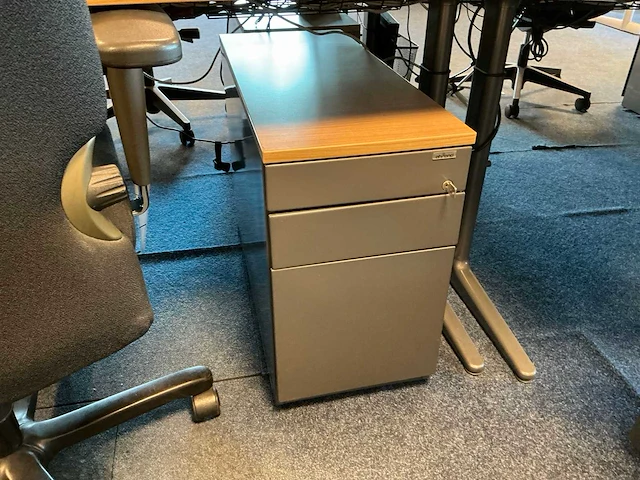 Ahrend bureau (4x) - afbeelding 11 van  11