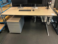 Ahrend bureau, bureaustoel en ladeblok - afbeelding 3 van  10