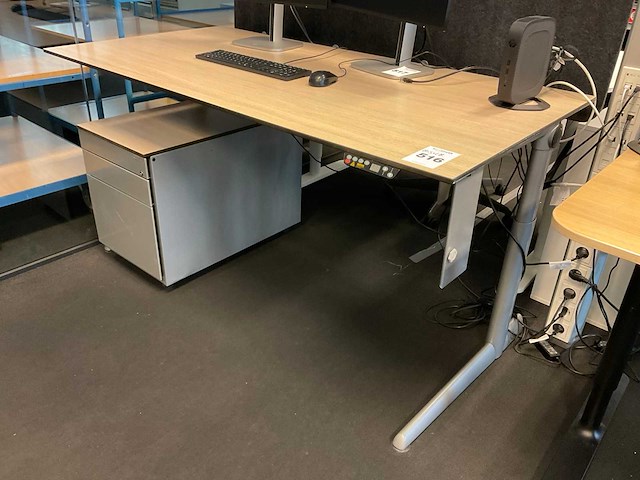 Ahrend bureau, bureaustoel en ladeblok - afbeelding 6 van  10