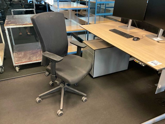 Ahrend bureau, bureaustoel en ladeblok - afbeelding 8 van  10