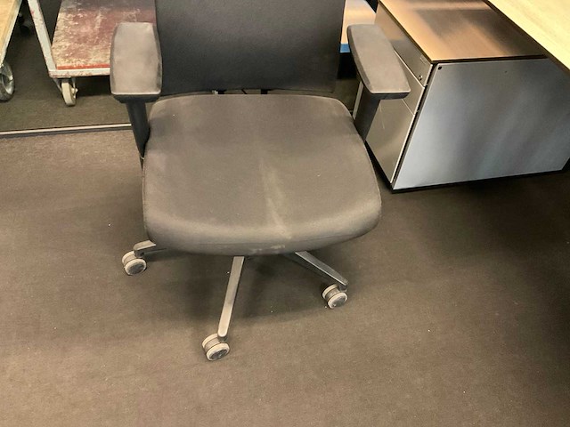 Ahrend bureau, bureaustoel en ladeblok - afbeelding 9 van  10