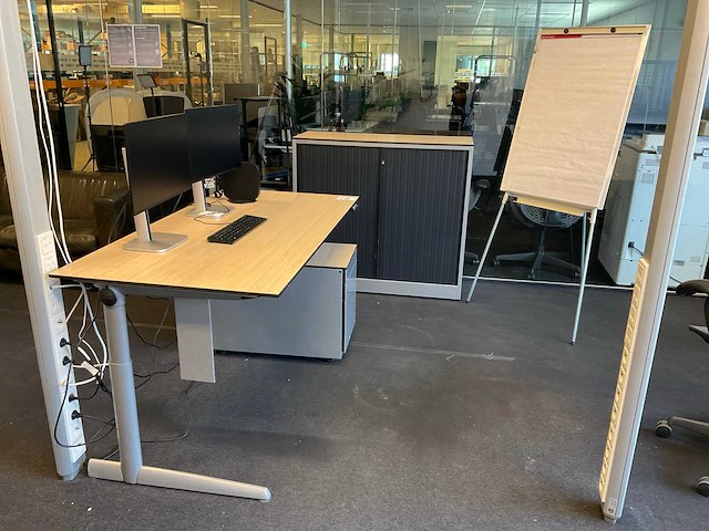 Ahrend bureau, kast en ladeblok - afbeelding 1 van  10