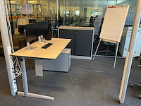 Ahrend bureau, kast en ladeblok - afbeelding 1 van  10