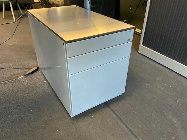 Ahrend bureau, kast en ladeblok - afbeelding 6 van  10