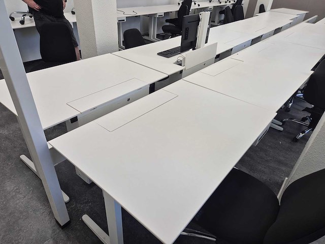 Ahrend bureau met elektrische monitorlift (10x) - afbeelding 3 van  5