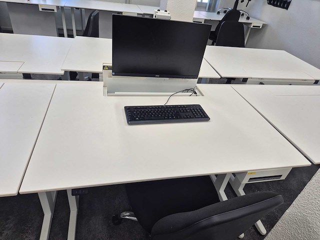 Ahrend bureau met elektrische monitorlift (10x) - afbeelding 4 van  5