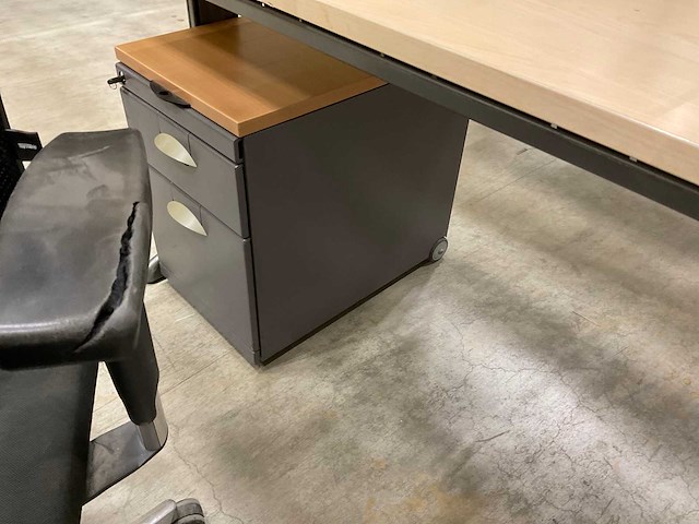Ahrend bureau - afbeelding 12 van  12