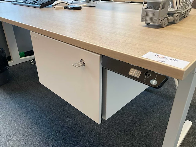 Ahrend bureau - afbeelding 3 van  6