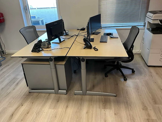 Ahrend bureauopstelling (2x) - afbeelding 1 van  7