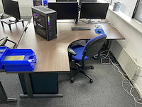 Ahrend bureautafel | 200x168 cm - afbeelding 1 van  4
