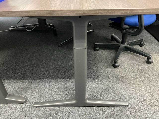 Ahrend bureautafel | 200x168 cm - afbeelding 4 van  7