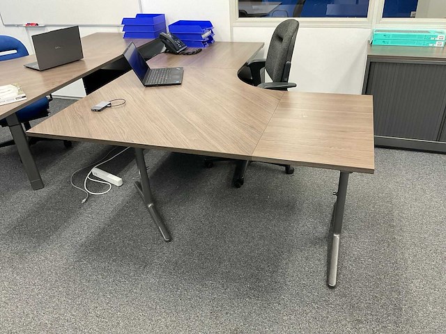 Ahrend bureautafel | 200x168 cm - afbeelding 1 van  6