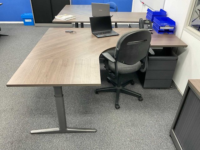 Ahrend bureautafel | 200x168 cm - afbeelding 2 van  6