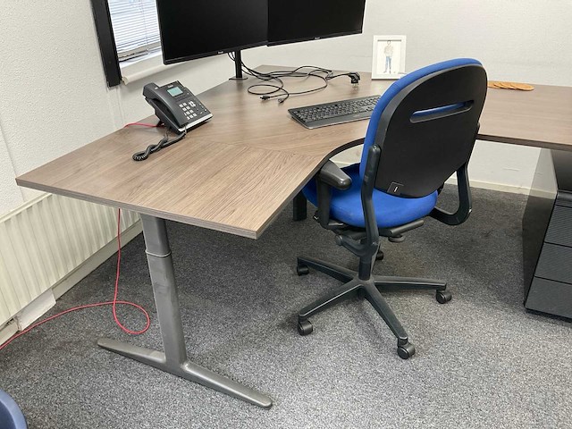 Ahrend bureautafel | 200x168 cm - afbeelding 2 van  5