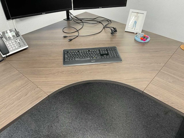 Ahrend bureautafel | 200x168 cm - afbeelding 5 van  5