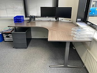 Ahrend bureautafel | 200x168 cm - afbeelding 1 van  4