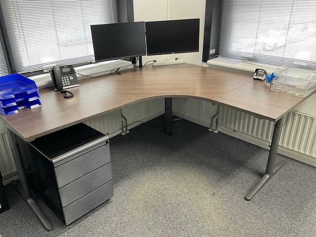 Ahrend bureautafel | 200x168 cm - afbeelding 2 van  4