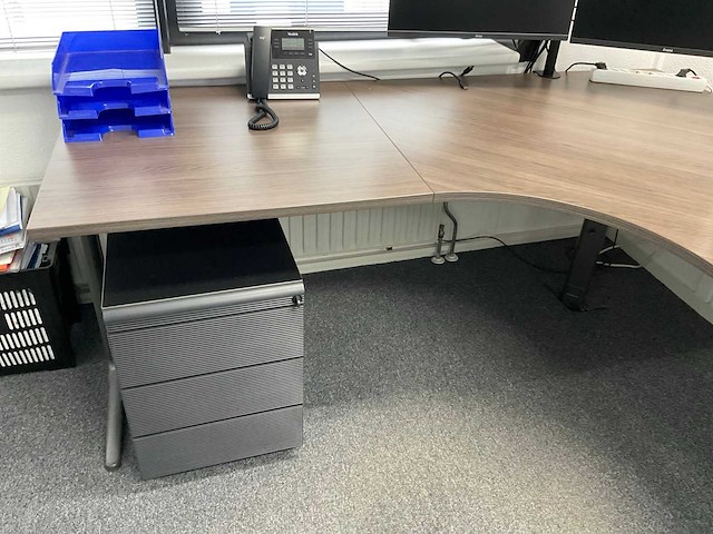 Ahrend bureautafel | 200x168 cm - afbeelding 3 van  4