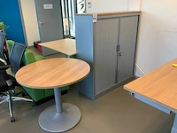 Ahrend dossierkast en tafel