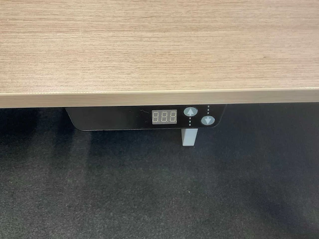 Ahrend duo zit-sta bureau (2x) met 1 los bureau. - afbeelding 4 van  7
