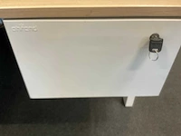 Ahrend duo zit-sta bureau (2x) met 1 los bureau. - afbeelding 7 van  7