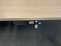Ahrend duo zit-sta bureau (2x) met 1 los bureau. - afbeelding 4 van  7