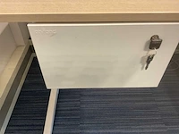 Ahrend duo zit-sta bureau met 2 losse bureaus - afbeelding 5 van  7
