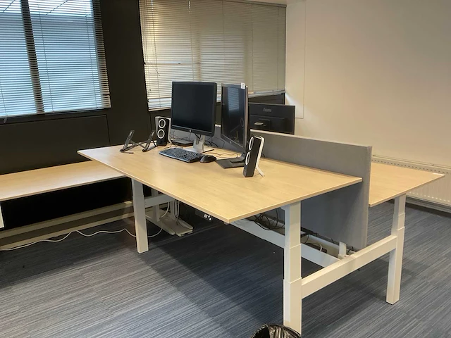 Ahrend duo zit-sta bureau met 2 losse bureaus - afbeelding 2 van  6
