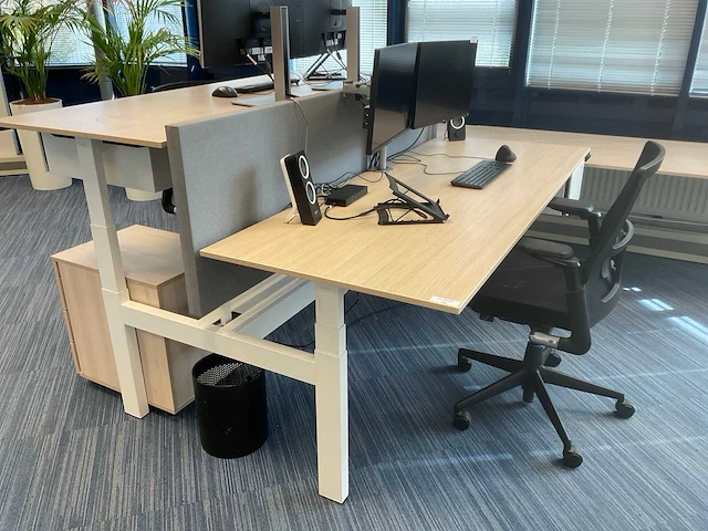 Ahrend duo zit-sta bureau met bureaustoel - afbeelding 1 van  10
