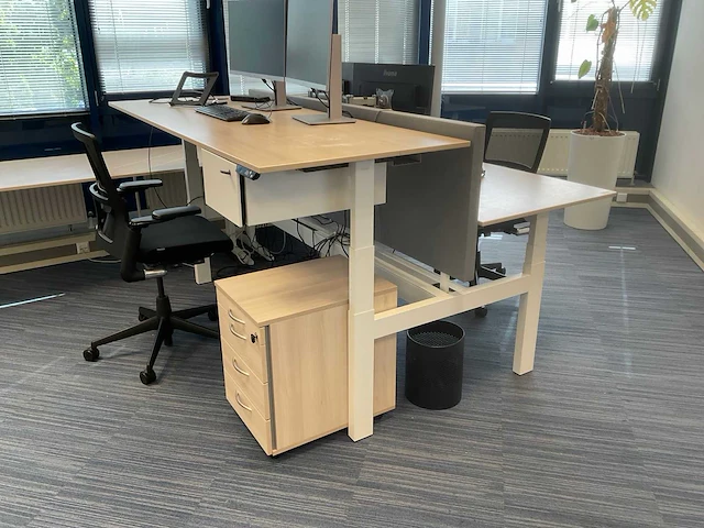 Ahrend duo zit-sta bureau met bureaustoel - afbeelding 4 van  10