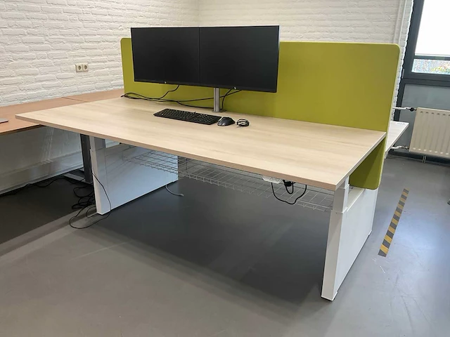Ahrend duo zit-sta bureau met monitoren - afbeelding 1 van  14