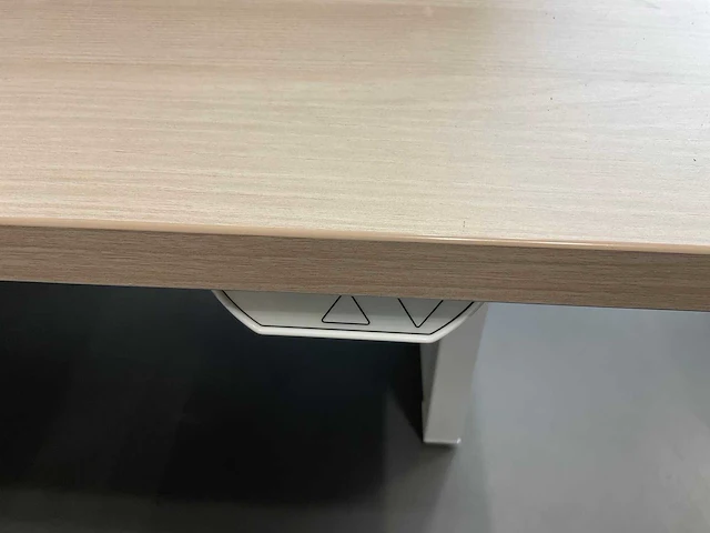 Ahrend duo zit-sta bureau met monitoren - afbeelding 12 van  14