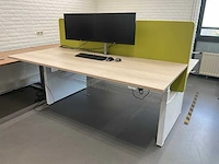 Ahrend duo zit-sta bureau met monitoren