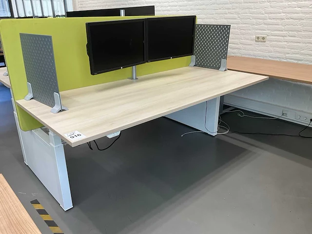 Ahrend duo zit-sta bureau met monitoren - afbeelding 8 van  14