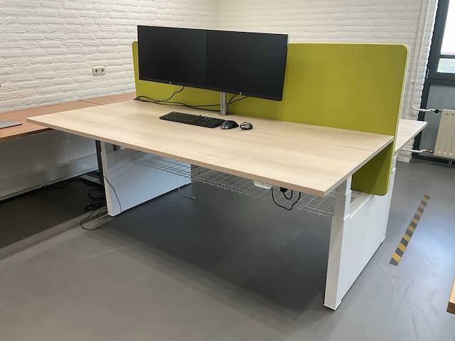 Ahrend duo zit-sta bureau met monitoren - afbeelding 11 van  14