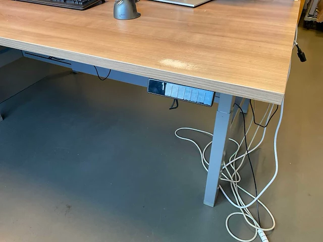 Ahrend duo zit-sta bureau - afbeelding 2 van  5
