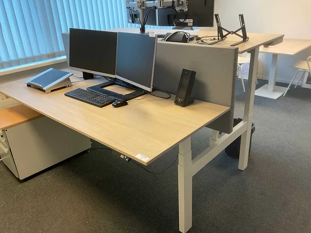Ahrend duo zit-sta bureau - afbeelding 1 van  5